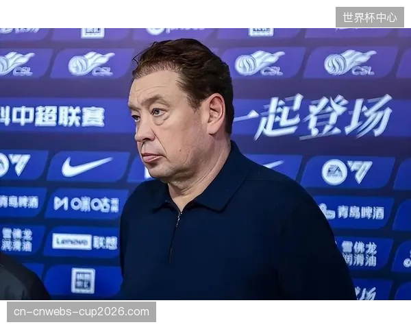 申花主帅斯卢茨基公开呼吁提前开放夏窗，以应对球队近期困境。